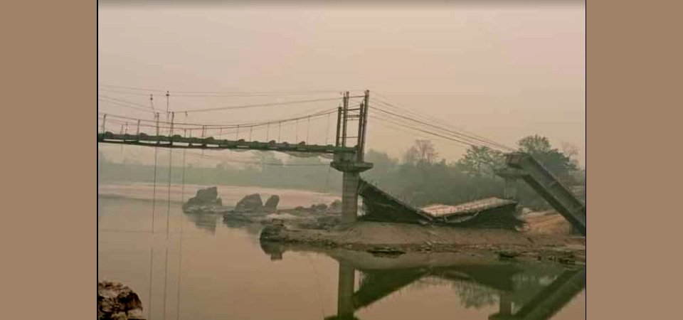 २१ करोडको लागतमा निर्माणाधीन पुल भत्कियो