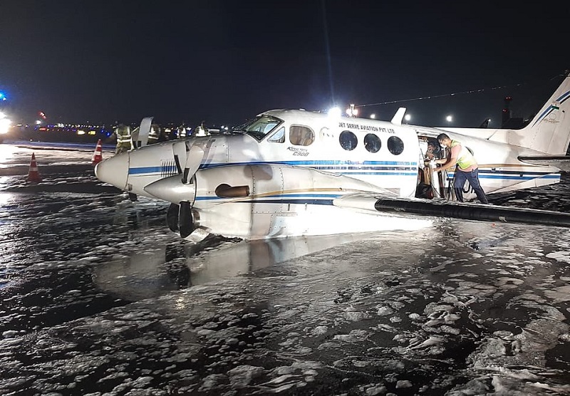 भारतमा बिरामी बोकेर उडेको जहाजको पाङ्ग्रा बीचमै खस्यो