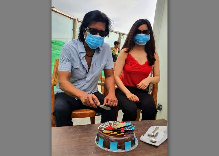 राजेश हमालले धरहराको टुप्पोमा काटे जन्मदिनको केक !