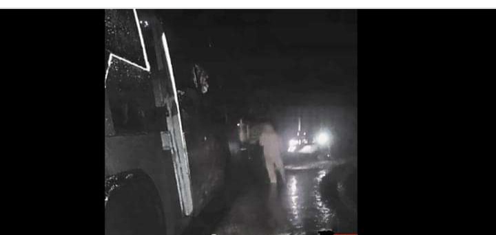 बैतडीमा गुडीरहेको बसमाथीबाट खसेको ढुङ्गा लागेर १ जनाको मृत्यु