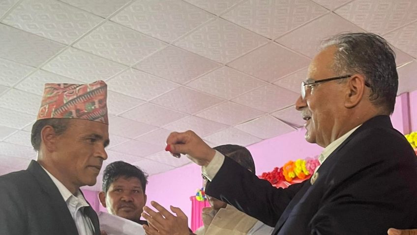 धनगढीमा तीन दर्जनबढी जिल्ला नेता तथा कार्यकर्ता माओवादी केन्द्रमा प्रवेश