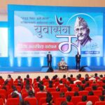 ओलीलाई युवाको प्रश्न- २४ वर्षमा मलाई टिकट दिनुहुन्छ कि ७ करोडको झोला बोक्ने व्यापारीलाई ?