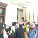 निर्वाचन आयोगले बोलाएको सर्वदलीय बैठकमा नाराबाजी