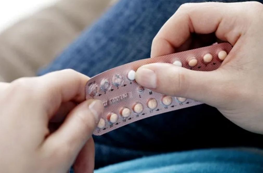 युक्रेनमा बलात्कारका घटना बढेपछि दातृ संस्थाले गर्भनिरोधक चक्की वितरण गर्दै