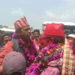 देउवाको गृहजिल्लामा पराजयपछिको हार्दिकता : हारेका र जितेकाले एकअर्कामा पहिर्‍याए फुलमाला !