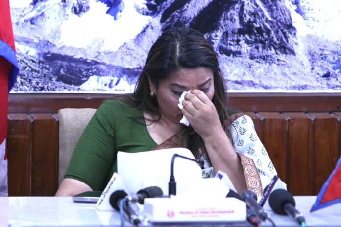 रुँदै बिदा भएकी झाँक्रीले ‘सबैप्रति ऋणी छु’ भन्दै यस्तो स्टाटस लेखिन्