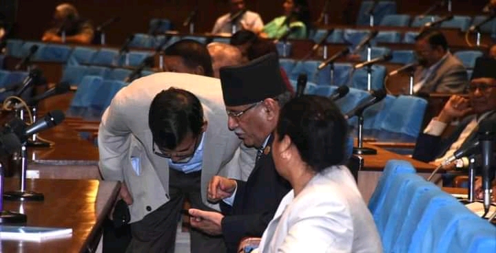 राजीनामा दिएलगत्तै प्रचण्डसँग जनार्दन शर्माको कानेखुशी !