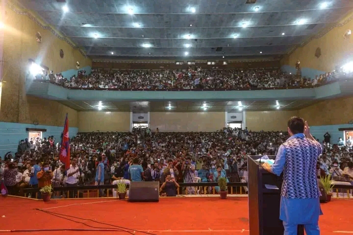 पोखरामा रवि लामिछानेको गर्जन, आफू देश बदल्न र अहिलेका नेतालाई जेल हाल्न राजनीतिमा आए !