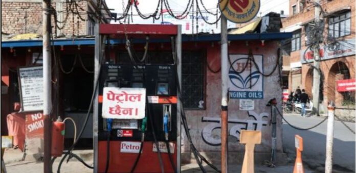 इन्धन अभावका कारण श्रीलङ्कामा विद्यालय बन्दको घोषणा