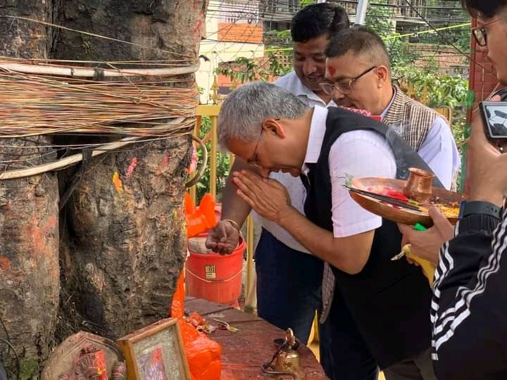 रविन्द्र मिश्र उम्मेदवारी दर्ता गर्नु भन्दाअघि शक्तिपीठ धाउदै !