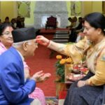 राष्ट्रपतिको हातबाट टीका लगाउन ओली दम्पत्ती शीतल निवासमा पुगे
