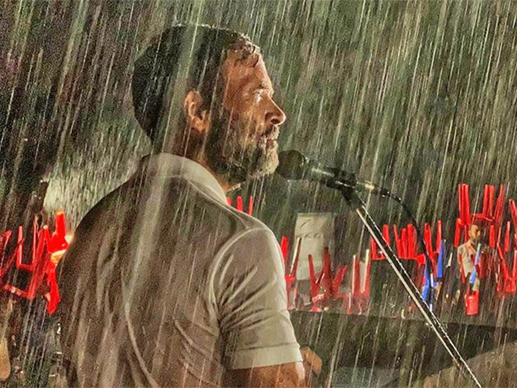 पानीमा रुझ्दै राहुल गान्धिले गरेको भाषणको चर्चा !