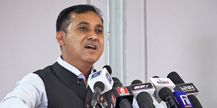 गगन प्रधानमन्त्रीको रूपमा अघि नसरे म सर्छु : विश्वप्रकाश शर्मा