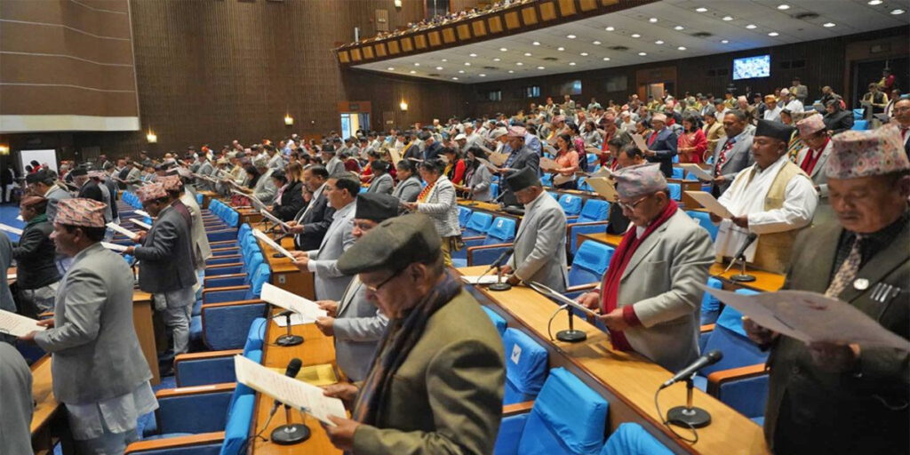 प्रतिनिधिसभाका नवनिर्वाचित सांसदले लिए शपथ