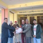 विद्यार्थी नेता ओझाले सहयोग गरे क्याम्पसलाई स्वास्थ्य सामग्री