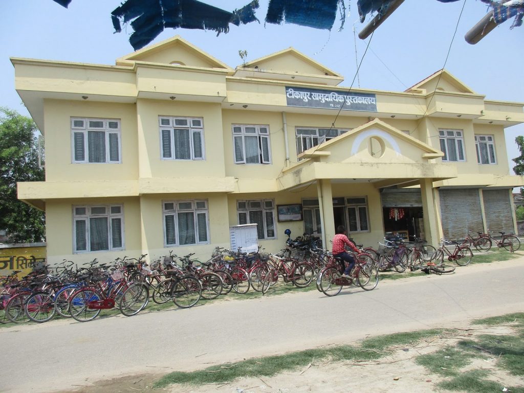 कैलालीमा पुस्तक पढ्न आउने पाठकलाई पुरस्कार प्रदान