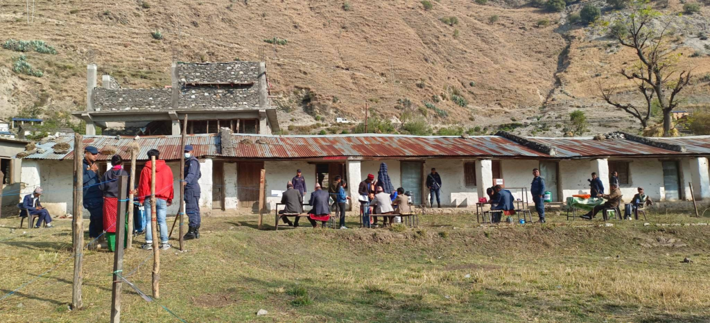 बाजुरामा नेबिसघं र अनेरास्ववियुबीच झडप, प्रहरीद्वारा हवाई फाएर