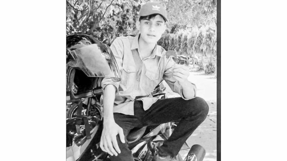 कैलालीमा मोटरसाइकल दुर्घटनामा परेर डडेल्धुराका एक युवककाे मृत्यु