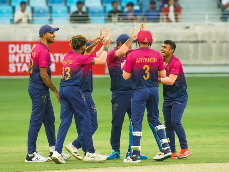 त्रिकोणात्मक टी-२० अन्तरराष्ट्रिय सिरिजको उपाधि युएईलाई