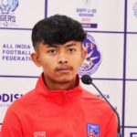 आयुसलाई सर्वोत्कृष्ट राष्ट्रिय फुटबल खेलाडी सम्मान