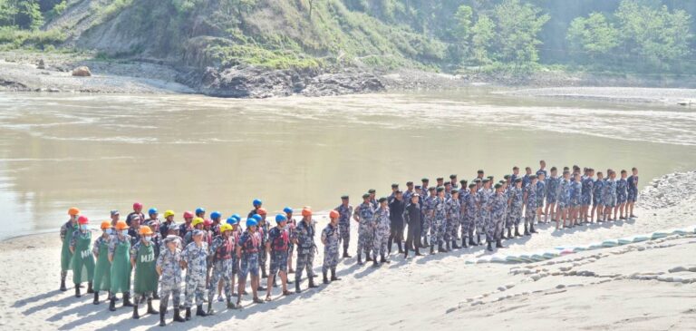 त्रिशुलीमा बेपत्ता यात्रु बसको खोजी गर्न गोताखोरसहित ५५ जना परिचालन