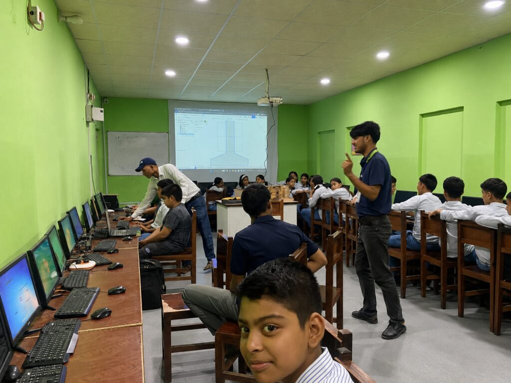 धनगढीमा पहिलोपटक छुकछुके रोबोट निर्माण कार्यशाला सुरु