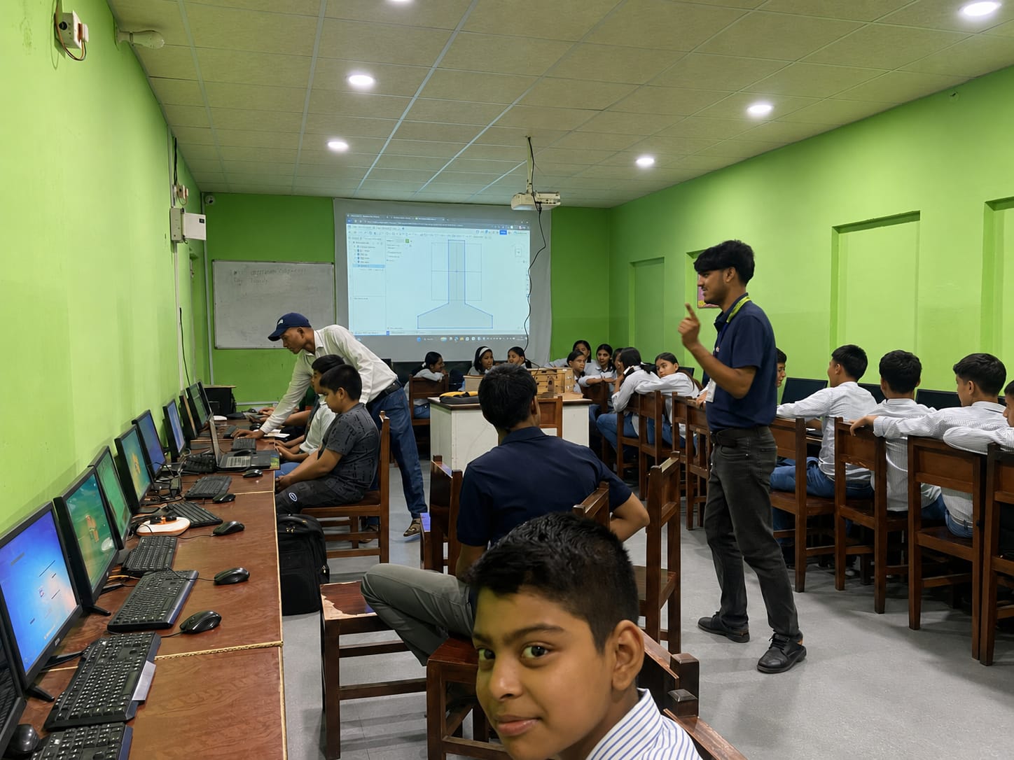 धनगढीमा पहिलोपटक छुकछुके रोबोट निर्माण कार्यशाला सुरु